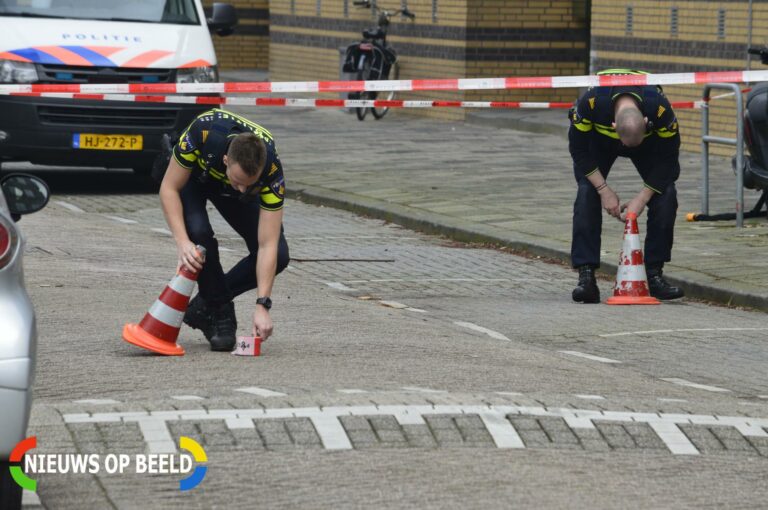 Bewoners horen schoten, politie doet onderzoek Johan Idastraat Rotterdam