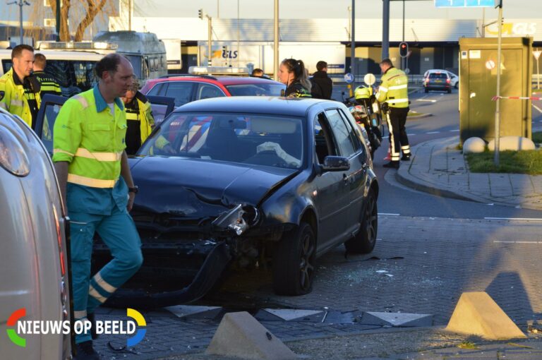 Flinke schade bij ernstig ongeval Thurledeweg Rotterdam