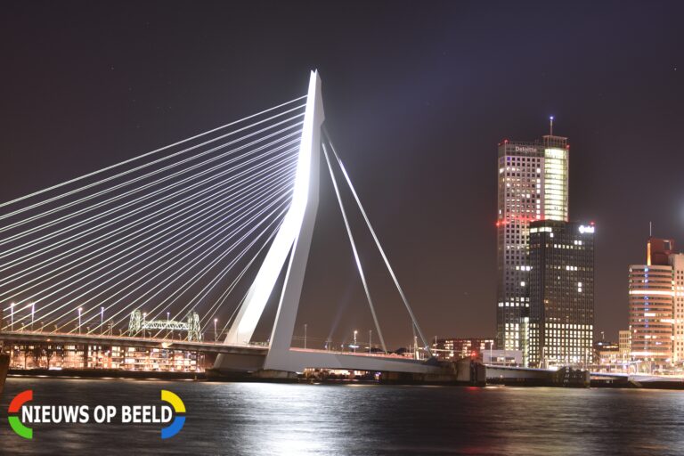 Erasmusbrug om drie kwartier gesloten door werkzaamheden