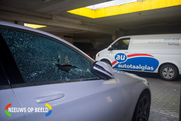 Vandalen slopen dure auto’s in parkeergarage