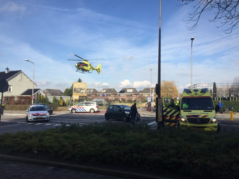 Gewonde na ongeval tussen auto en fietser Kerklaan Nieuwerkerk aan den IJssel