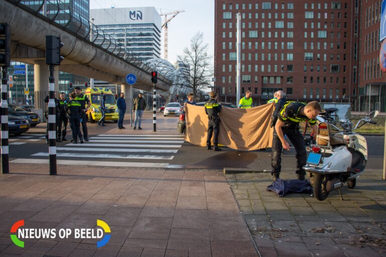 Vrouw gewond na aanrijding Schenkkade Den Haag