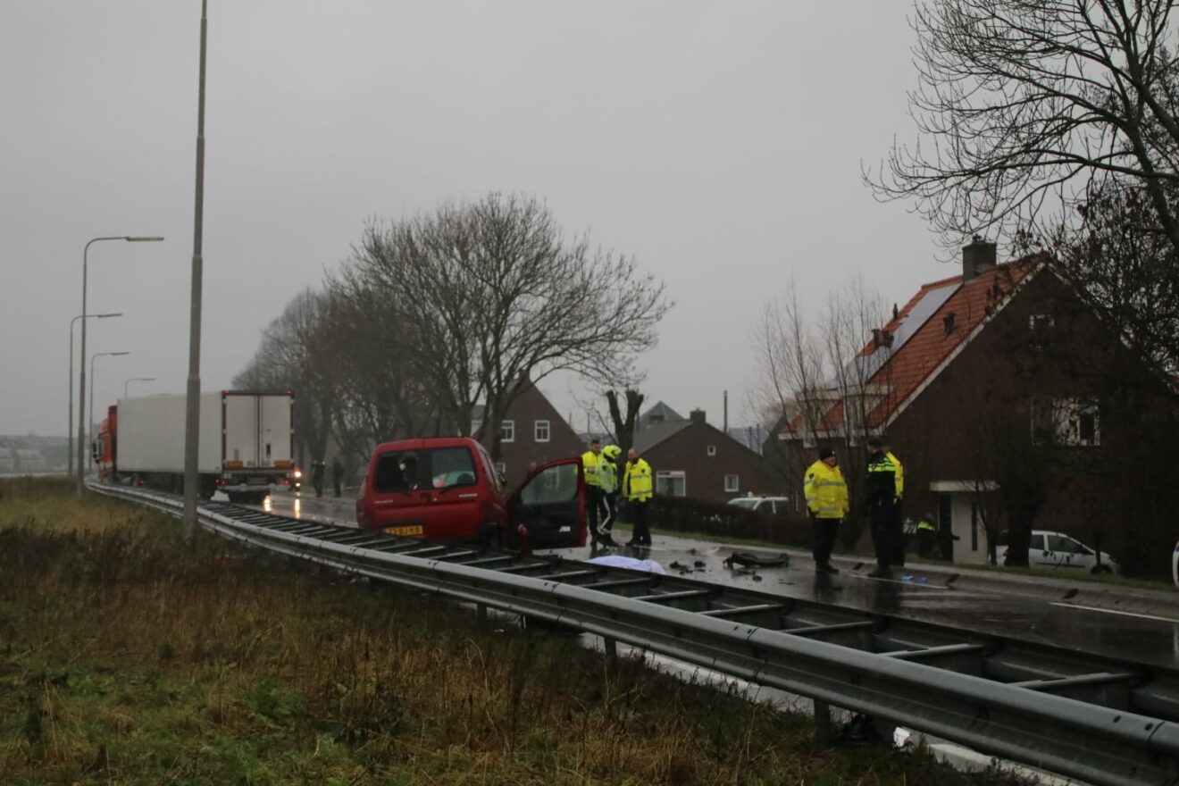 Automobilist Overleden Bij Ongeval Met Vrachtwagen N207 Waddinxveen ...