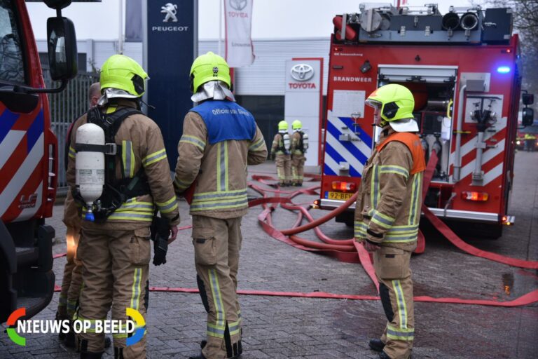 Zeer grote brand in showroom van autodealer Ambachtsstraat Poortugaal
