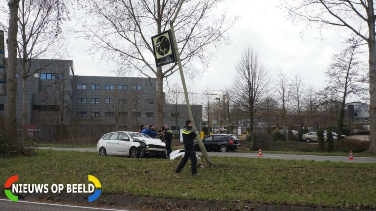 Veel schade bij eenzijdige aanrijding Goudse Poort Gouda