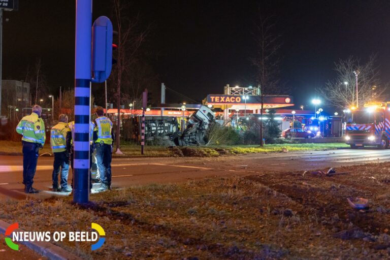 Dode en gewonde na ernstig ongeval met vrachtwagen Jacques Dutilhweg Rotterdam (video)