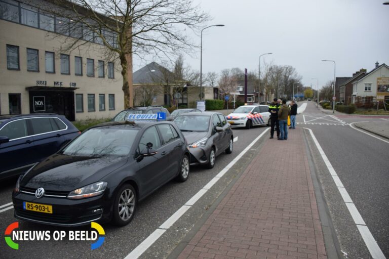 Kop-straartaanrijding door afgeslagen motor lesauto Kerklaan Nieuwerkerk aan den IJssel
