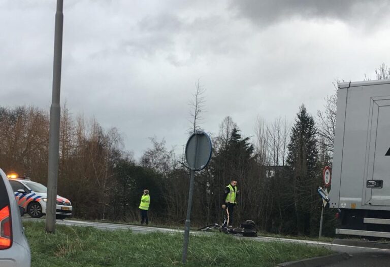 Fietser zwaargewond na aanrijding N219 Nieuwerkerk aan den IJssel