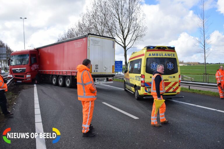 Geschaarde vrachtwaren blokkeert snelweg Rijksweg A20 Moordrecht