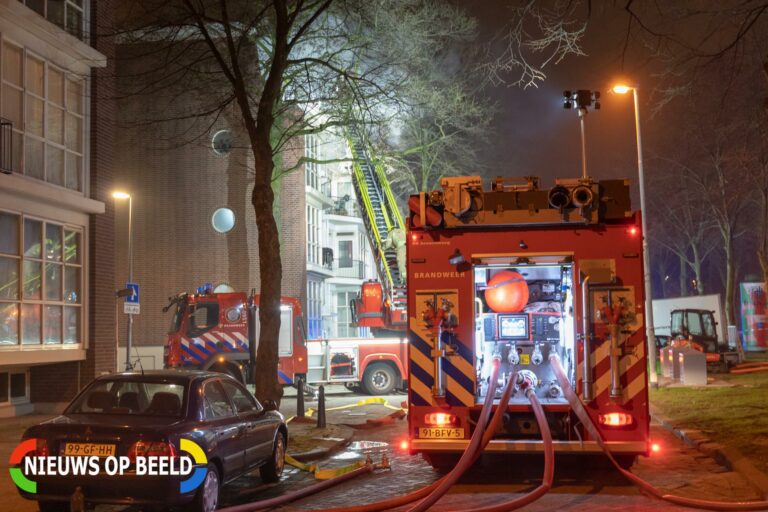 Uitslaande brand verwoest woning Gerdesiaweg Rotterdam (video)