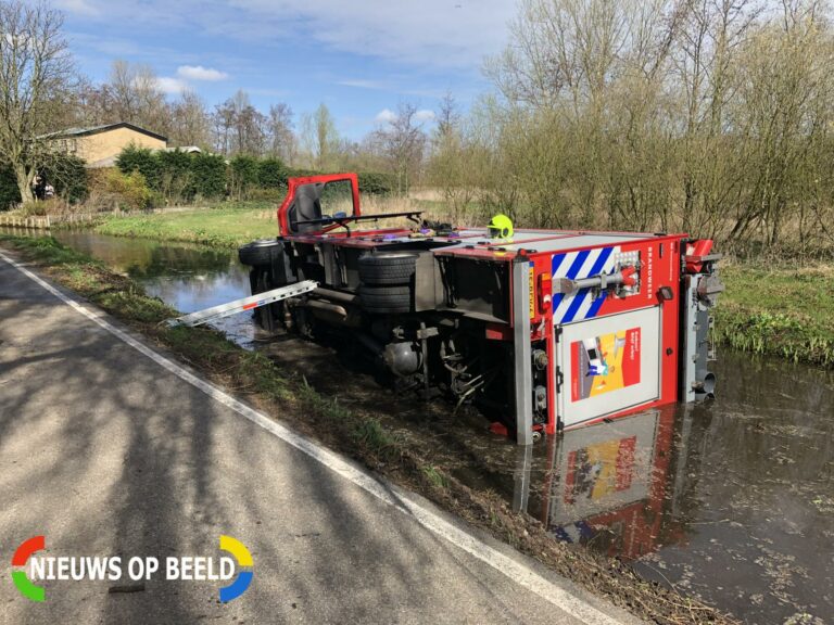 Tankautospuit raakt te water bij spoedrit Groeneweg Schiedam