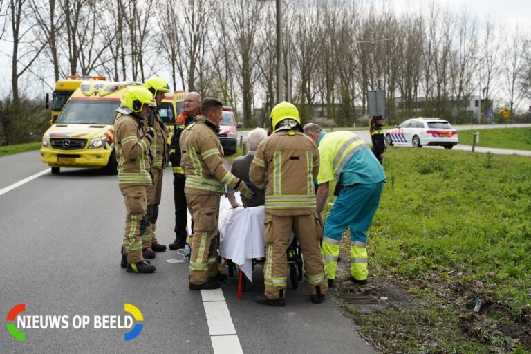 Ouder echtpaar vliegt van oprit af Rijksweg A20 Nieuwerkerk aan den IJssel