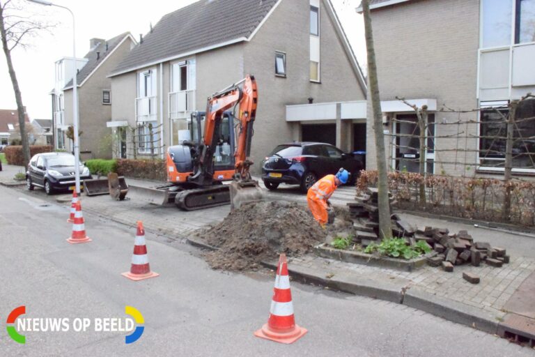 Tientallen woningen zonder water na leidingbreuk Binnenpolderweg Gouda