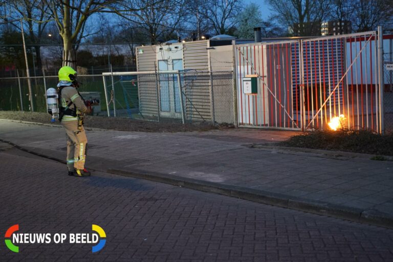 Jerrycan in brand gestoken bij toegangshek Willem Hedaweg Rotterdam