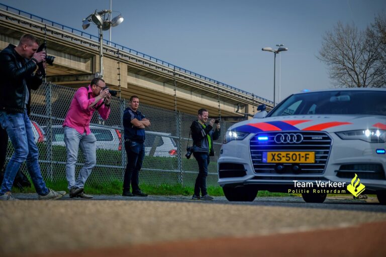 Team verkeer van politie Rotterdam nodigt (112) fotografen uit
