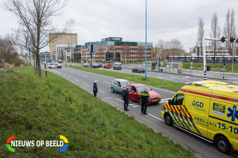 Automobilist gewond na kop-staartbotsing