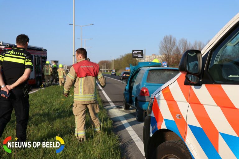 Voertuig in brand Abram van Rijckevorselweg Capelle aan den IJssel (video)