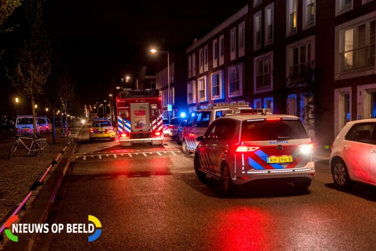 Vrouw gered uit water na val van binnenvaartschip Maashaven Noordzijde Rotterdam