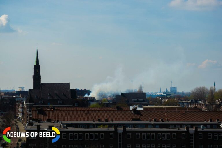 Flinke rookontwikkeling bij brand in appartement Beukelsweg Rotterdam