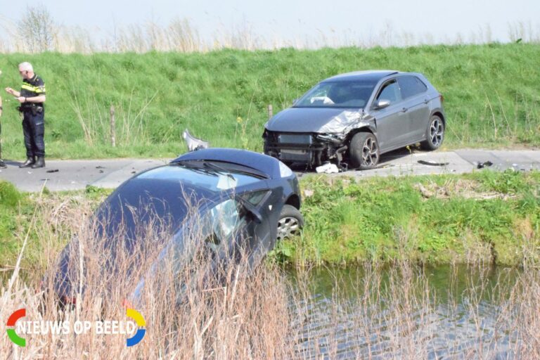 Auto belandt in sloot na frontale aanrijding Damweg Oudewater