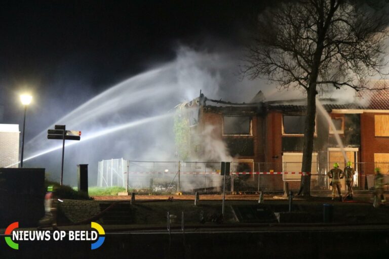 Grote brand in leegstaande woningen Westkade Hellevoetsluis