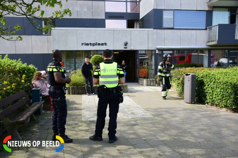 Wooncomplex ontruimd om brand in keuken Schakelweg Hoogvliet Rotterdam