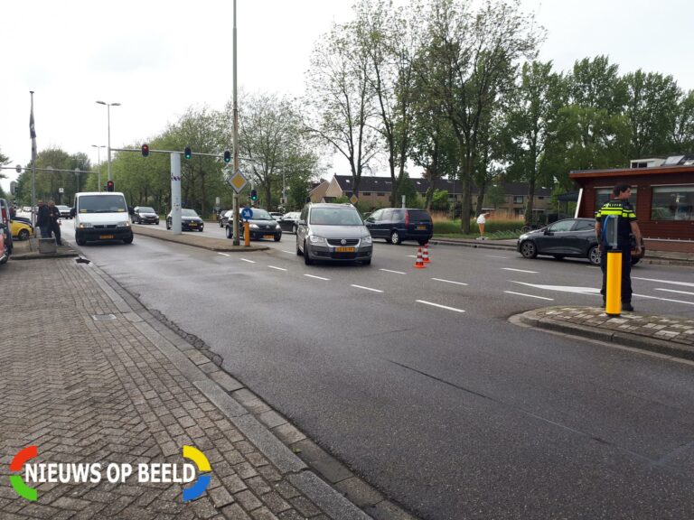 Flinke verkeerschaos door bestelbus met vastgelopen remmen Burgemeester van Reenensingel Gouda