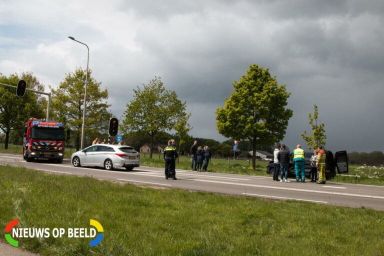Gewonde en veel schade bij kop-staart aanrijding N276 Sittard