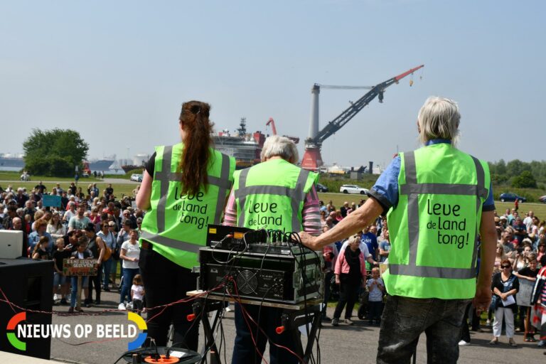 Demonstratie tegen distributiecentra Noordzeeweg Rozenburg