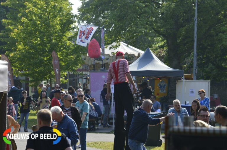 Drukte en gezelligheid bij Baanweg Rotterdam