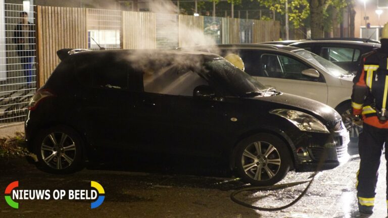 Auto uitgebrand, mogelijk brandstichting Veenenburg Gouda