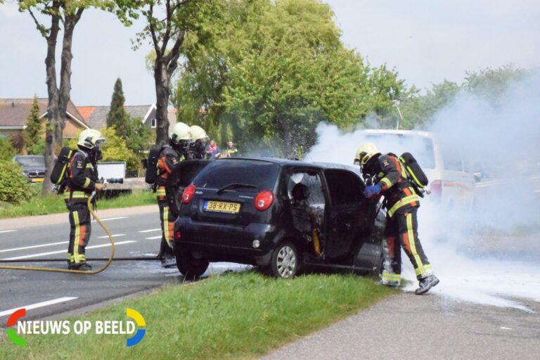 Auto vliegt in brand bij botsing met bestelbus Provincialeweg – N210 Bergambacht