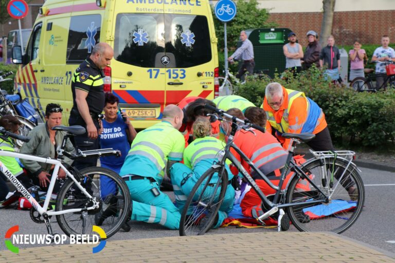 Fietser zwaargewond na aanrijding met motor Burgemeester Aalberslaan Krimpen aan den IJssel