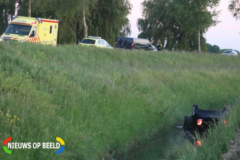 Verkeersruzie eindigt in sloot Haasdijk Abbenbroek
