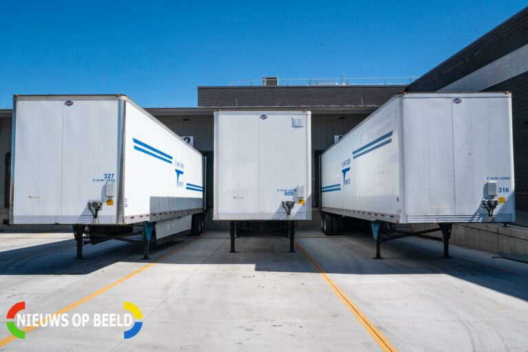 Meerdere vluchtelingen in trailer Stationsweg Hoek van Holland
