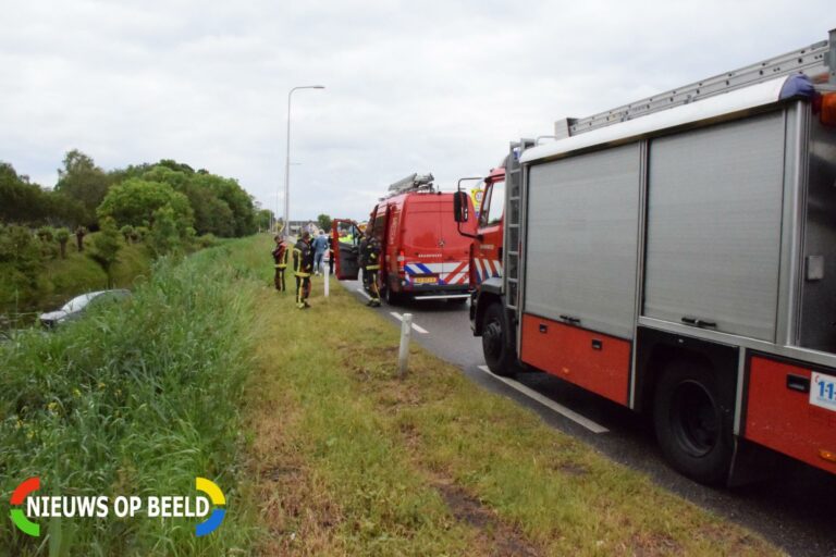 Nat pak voor inzittende te water geraakte auto Middelweg Moordrecht