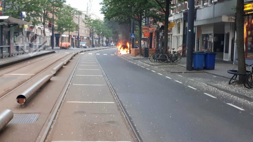 Auto Uitgebrand Op West Kruiskade Rotterdam Nieuws Op Beeld
