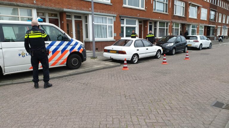 Politie op zoek naar gewonde man steekpartij Vlasakkerstraat Rotterdam