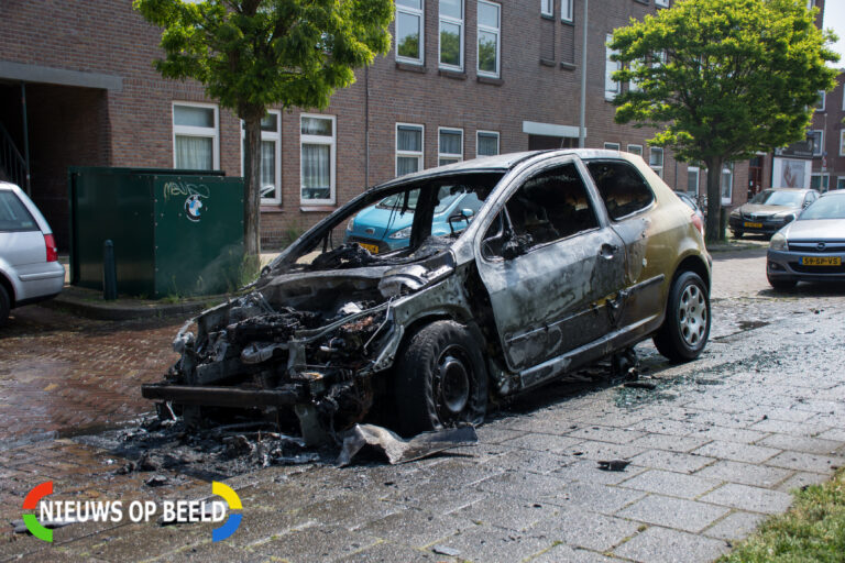Auto brandt uit door technisch mankement