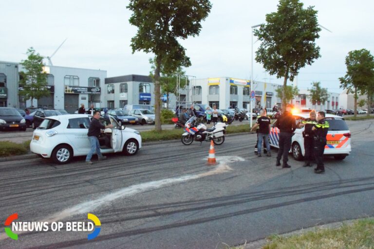 Motor klapt op auto Metaalstraat Zoetermeer