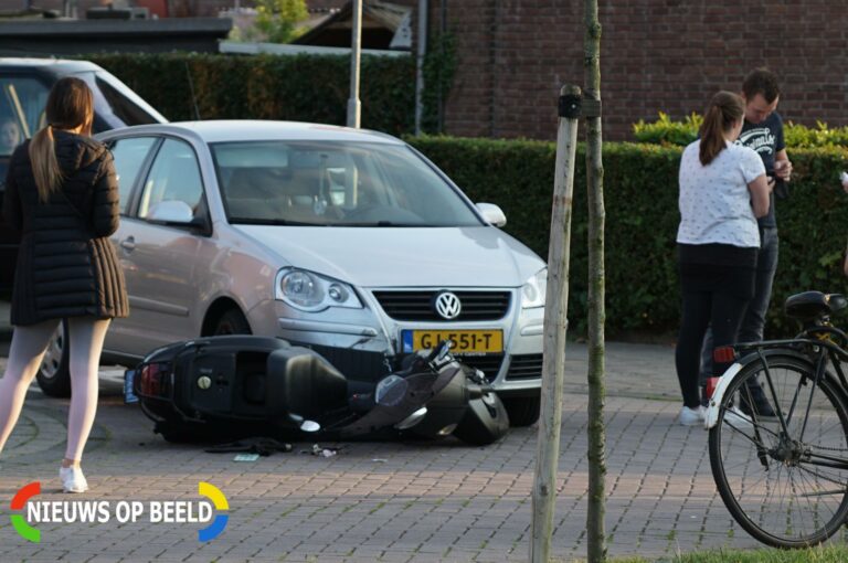 Scooterrijdster aangereden door auto Aernout Drostkade Gouda