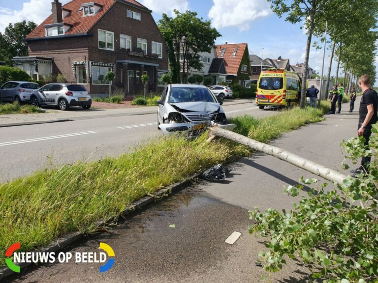 Automobilist rijdt vol tegen een boom Bodegraafsestraatweg Gouda