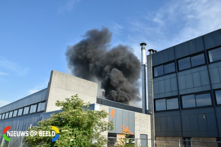 Veel rook bij bedrijfsbrand Staringlaan Waddinxveen