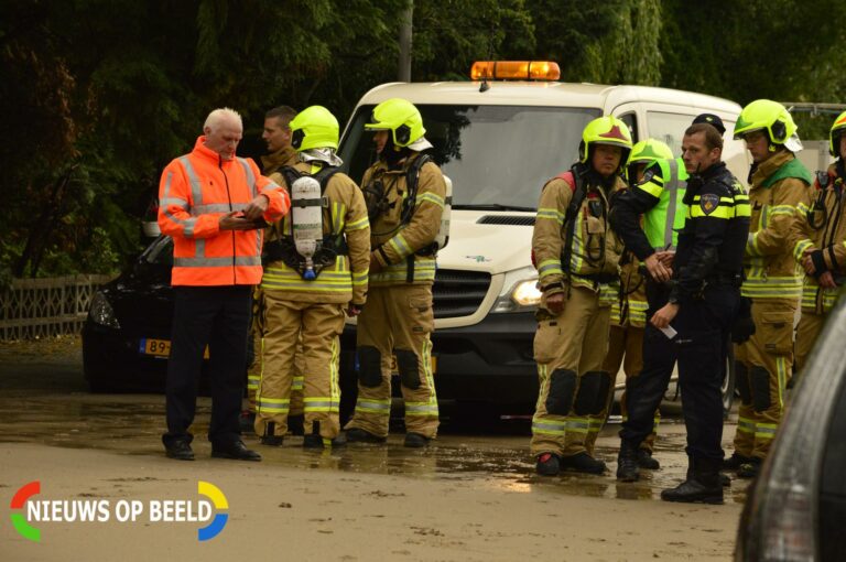 Grote wateroverlast en gaslekkage na leidingbreuk Schielaan Rotterdam