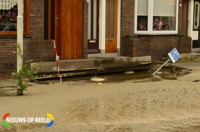 Opnieuw grote waterlekkage Pieter van Aschstraat Rotterdam