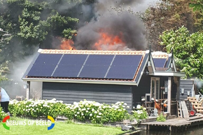 Uitslaande brand verwoest schuur Kadijkselaan Bergambacht
