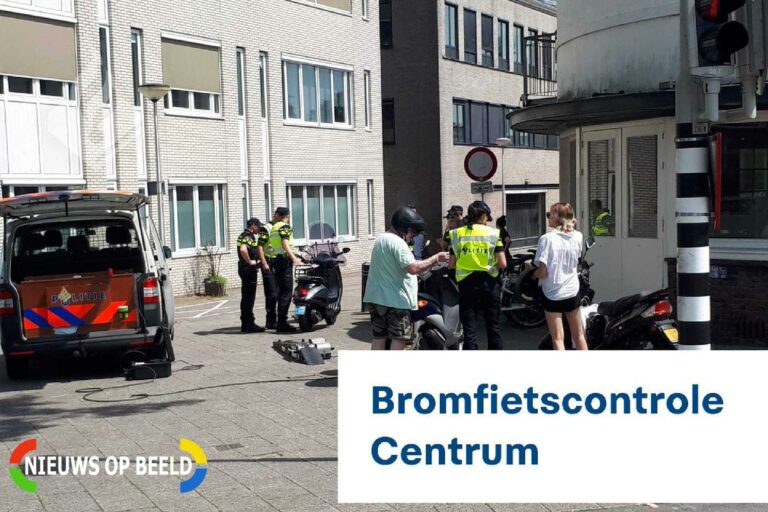 Bromfietscontrole in de binnenstad Markt Gouda