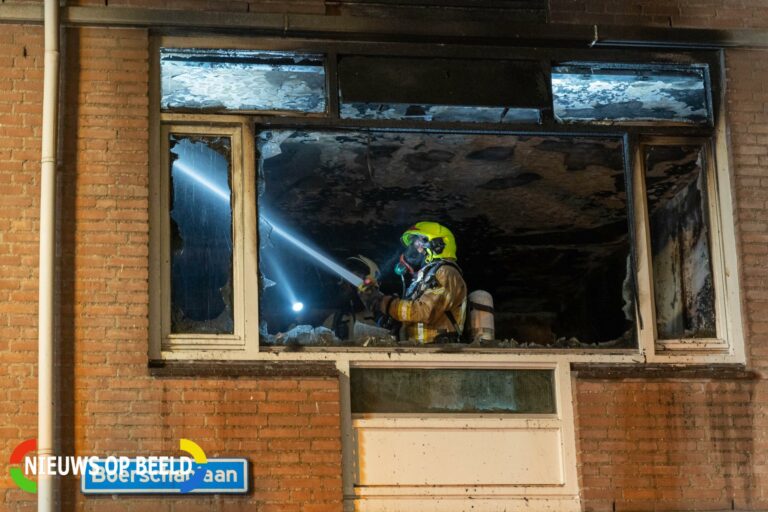 Gewonden na uitslaande woningbrand Boerschaplaan Rotterdam (video)