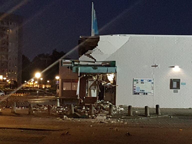 Gigantische schade na plofkraak AH WC Walburg Zwijndrecht