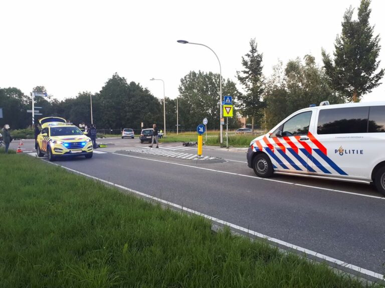 Meisjes op fiets aangereden, bestuurder rijdt door Albrandwaardseweg Poortugaal